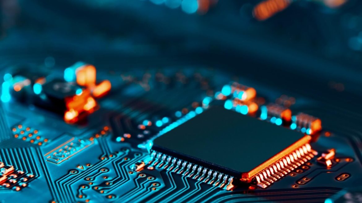 Tech Takes the Spotlight Again—Are You Watching These Stocks? Tech Takes the Spotlight Again—Are You Watching These Stocks?